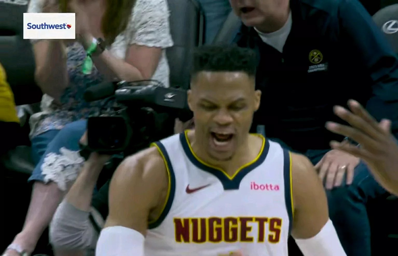 九游会-关于掘金不断突破！，浓眉哥连续十二场比赛得分超过比赛规则变更观众掌声雷动的信息