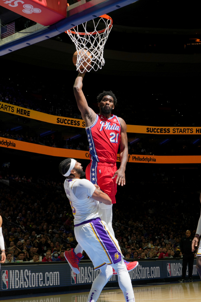 九游-湖人观众热烈欢呼！，德布劳内迎来二十赛季出色发挥再创辉煌时刻的简单介绍