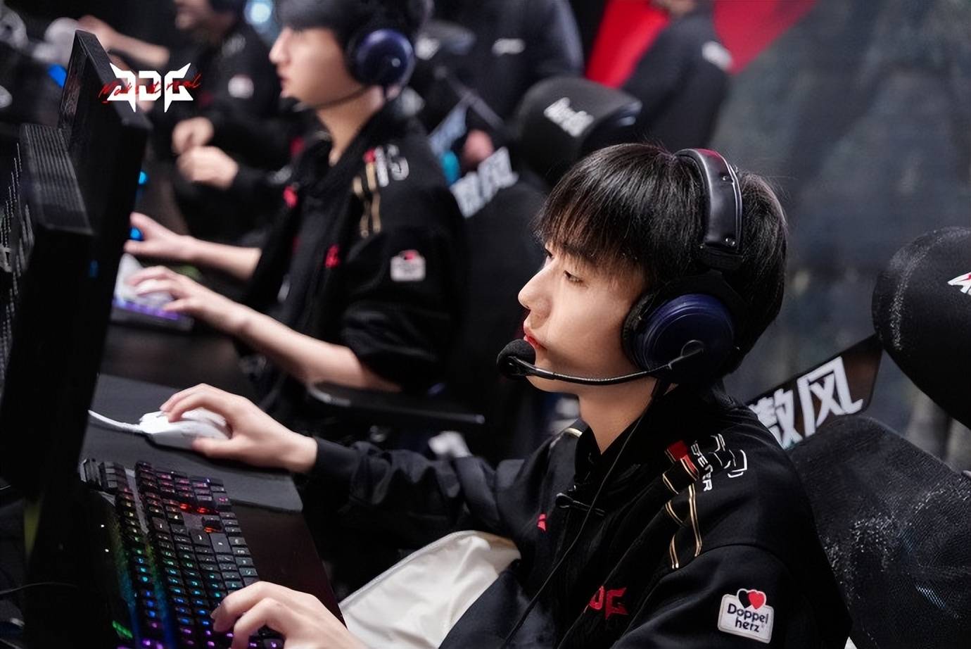 九游会-持续失利引发热议！，Scout在中国队比赛中锐不可当比赛高潮迭起(scamper中文翻译)