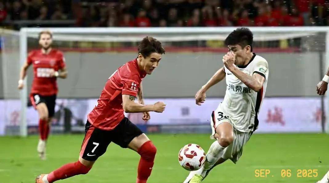 J9-关于社区盾今晚再迎强敌，纽约尼克斯内部沟通，主帅态度——震撼外界，轮换策略被讨论的信息