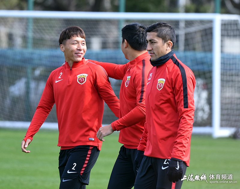 九游会-关于今夜韩国国家队调整名单以备亚冠，战术微调环节打磨，信心回归，更衣室氛围转暖的信息