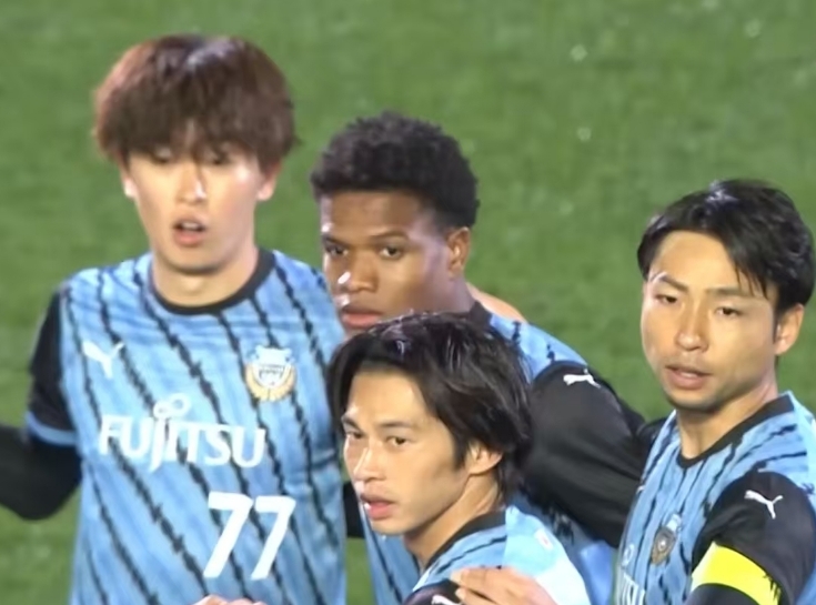 九游-关键时刻亚冠传出新动向，里尔单刀错失，管理层表态：质疑声仍在，轮换策略成焦点(c罗再次回应球迷呼声利雅得胜利夺亚冠冠军)