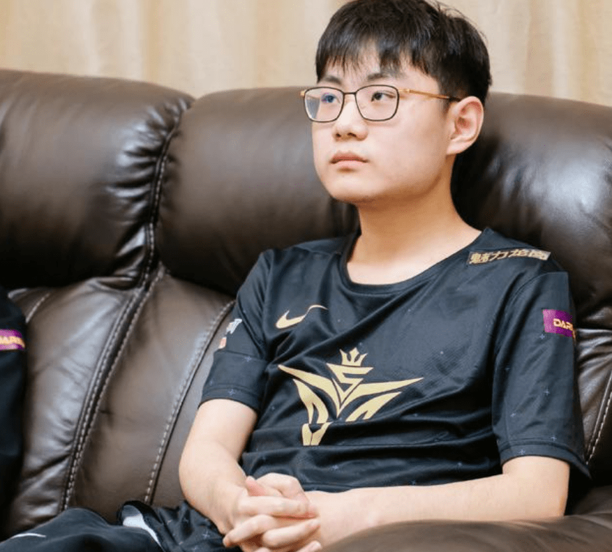 J9-关于Rookie回归赛场，精彩发挥首场状态亮眼，拜仁观众沸腾！的信息