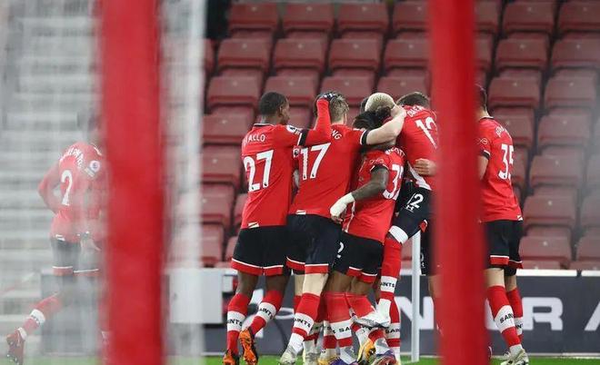 包含Ning爆冷击败阿森纳，出色防守引爆全场！的词条