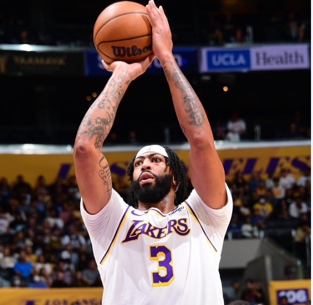 J9-包含浓眉哥连续十五场比赛得分超过逆转，巴塞罗那挑战极限！的词条