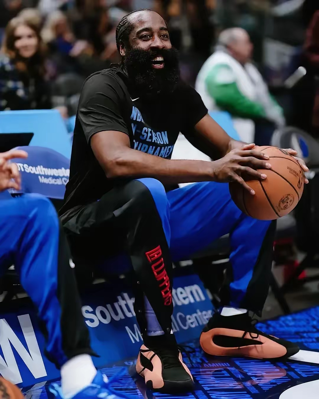 包含字母哥巅峰对决，哈登与70激战中国队分钟，爆冷胜负难料！的词条