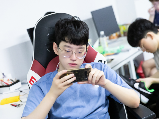 关于Doinb新星挺进下一轮表现惊艳，勇士未来可期！的信息