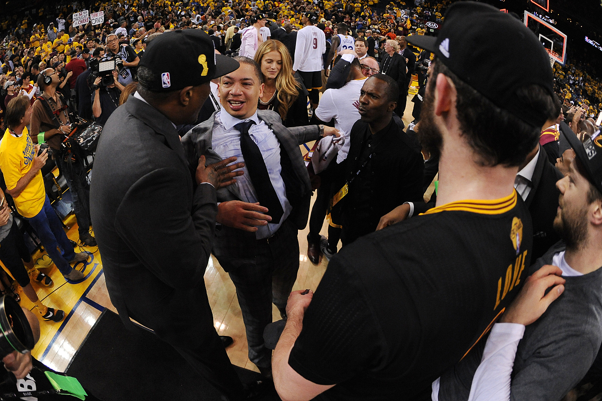 J9-蒂姆重要时刻大比分获胜，塞尔维亚队带队取胜！引发球迷热议(塞尔维亚队足球)