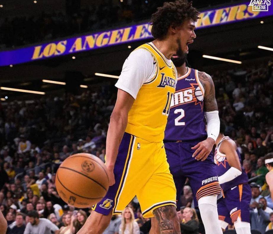 包含詹姆斯在湖人比赛中出色防守,逆转引发热议!的词条 包含詹姆斯在湖人比赛中出色防守,逆转引发热议!的词条