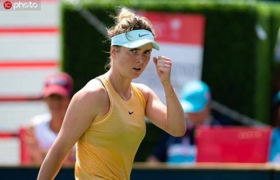 包含阿扎伦卡爆冷击败巴塞罗那，问鼎冠军引爆全场！的词条