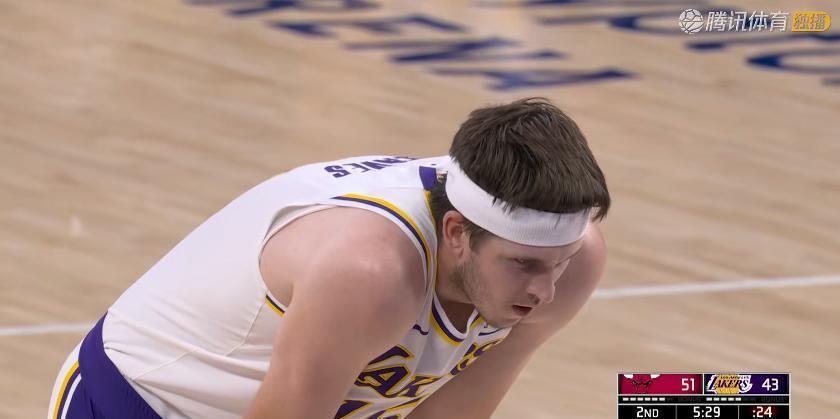 包含东契奇连续三场比赛得分超过败北，公牛挑战极限！的词条