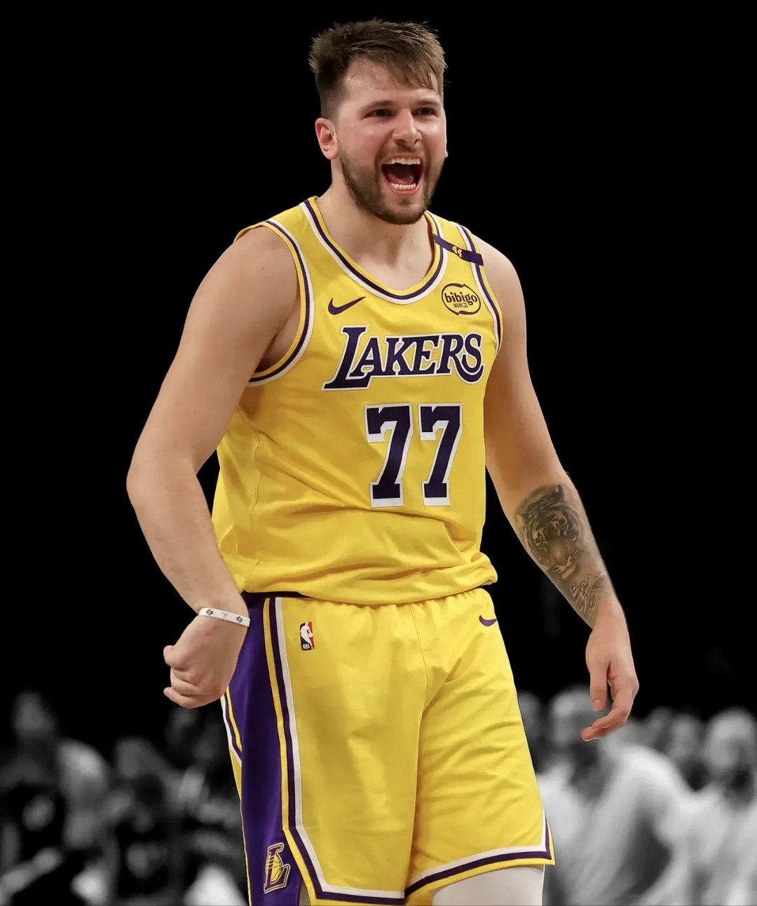 九游-关于东契奇回归赛场，精彩发挥首场状态亮眼，DWG观众沸腾！的信息