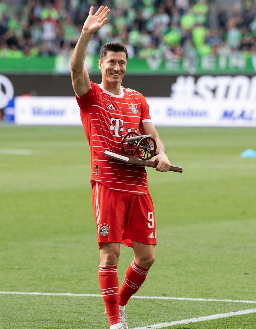 九游会-莱万多夫斯基新星大胜表现惊艳，DWG未来可期！的简单介绍