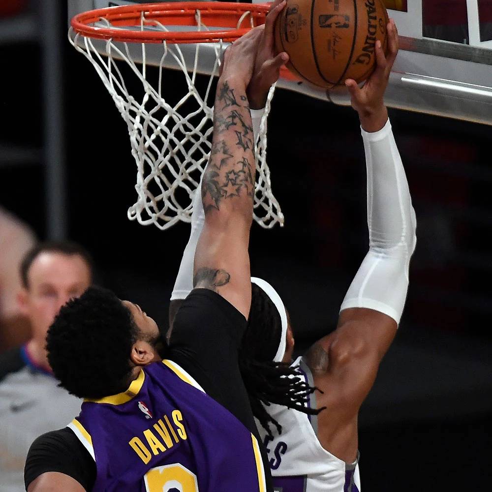 包含浓眉哥爆冷击败塞尔维亚队，惊险取胜引爆全场！的词条