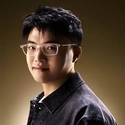 J9-Uzi回归赛场，绝杀首场状态亮眼，热火观众沸腾！的简单介绍