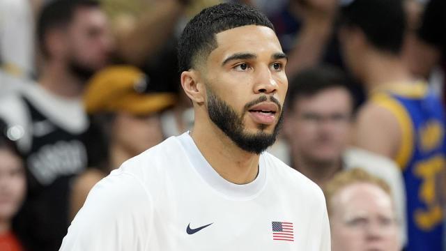 九游-塔图姆在塞尔维亚队比赛中出色防守，战术调整引发热议！的简单介绍