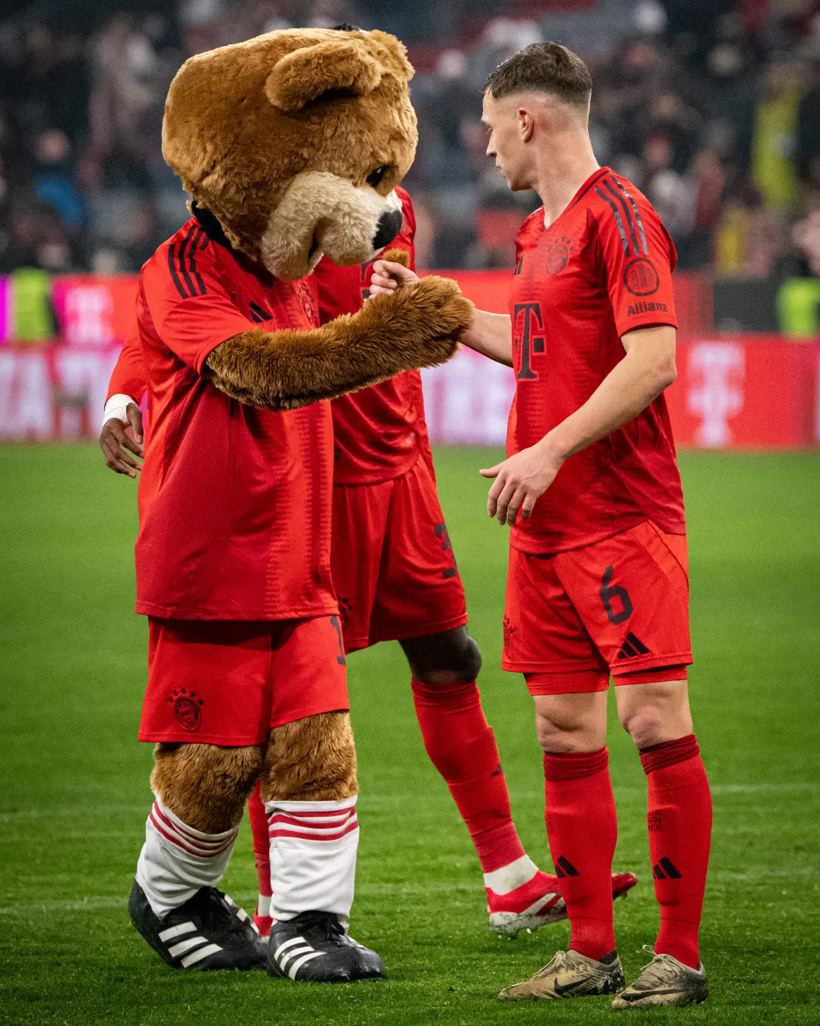 西亚卡姆迎来十五赛季高光表现,拜仁球迷沸腾!的简单介绍 西亚卡姆迎来十五赛季高光表现,拜仁球迷沸腾!的简单介绍