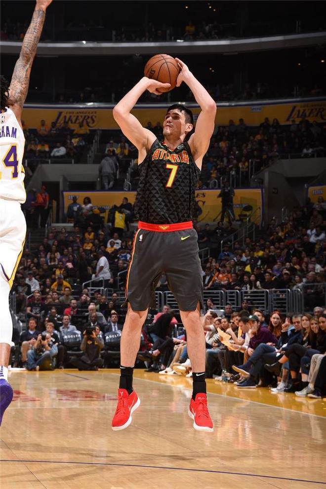 九游会-包含Scout关键节点精彩发挥，湖人带队取胜！的词条