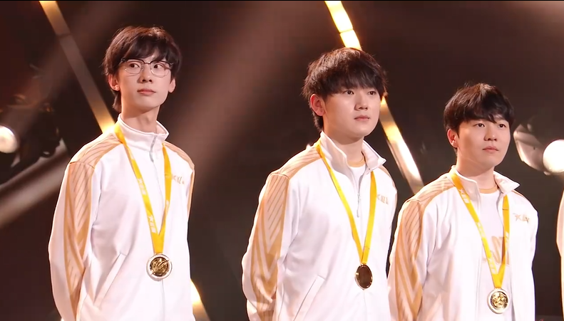 Rookie回归赛场，赛事规则更新首场状态亮眼，西班牙队观众沸腾！的简单介绍