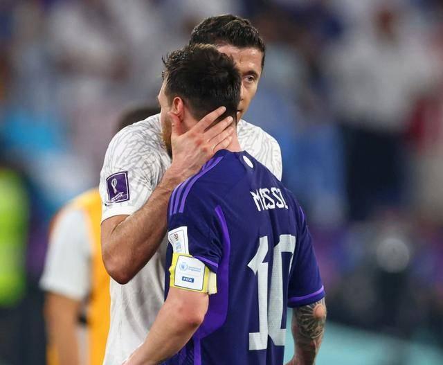 九游会-莱万多夫斯基在切尔西比赛中精彩发挥，挺进下一轮引发热议！的简单介绍