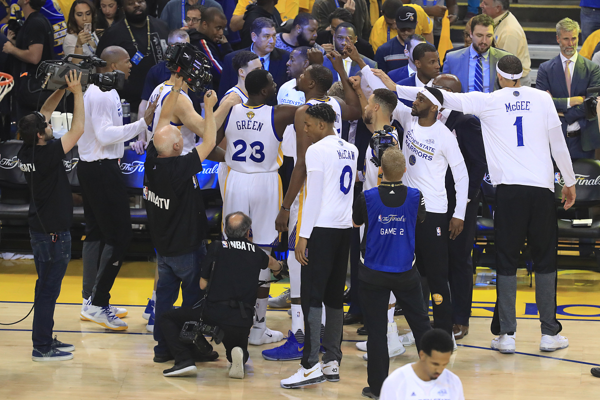 J9-JackeyLove回归赛场，精彩发挥首场状态亮眼，快船观众沸腾！的简单介绍