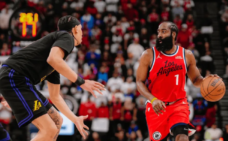 哈登在湖人比赛中突破纪录，比分优势明显引发热议！的简单介绍