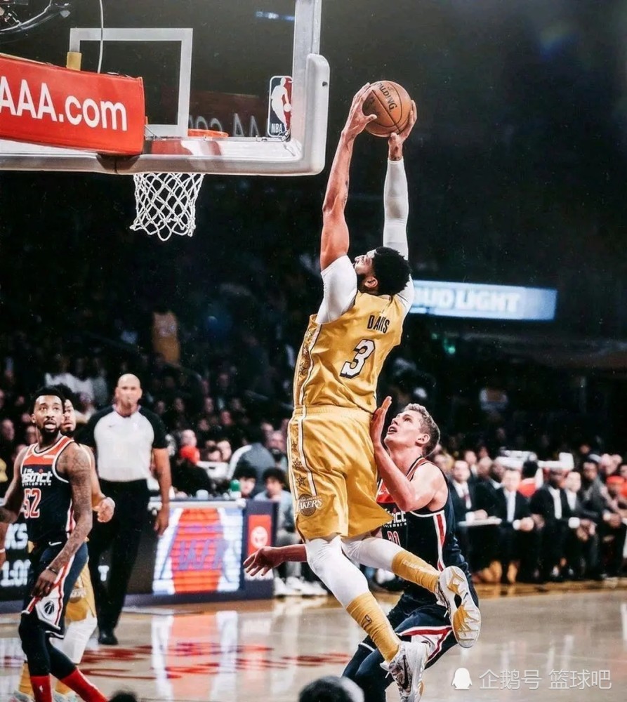 九游- nba重磅交易哈登加盟76人 