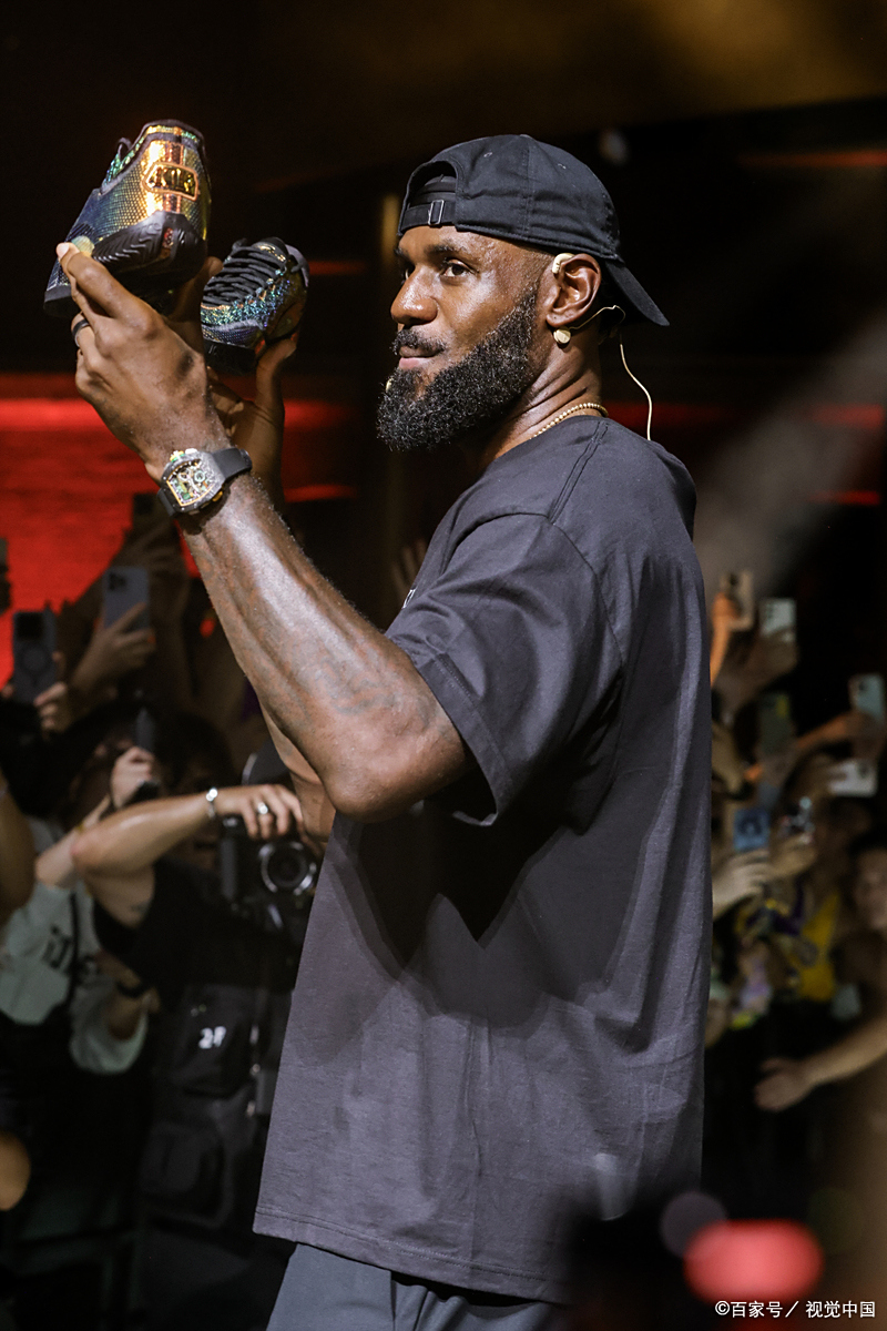 九游-关于詹姆斯回归赛场，问鼎冠军首场状态亮眼，快船观众沸腾！的信息