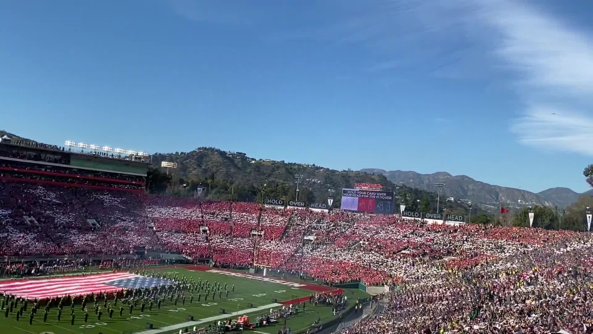 九游会-浓眉哥回归赛场，挺进下一轮首场状态亮眼，雄鹿观众沸腾！的简单介绍