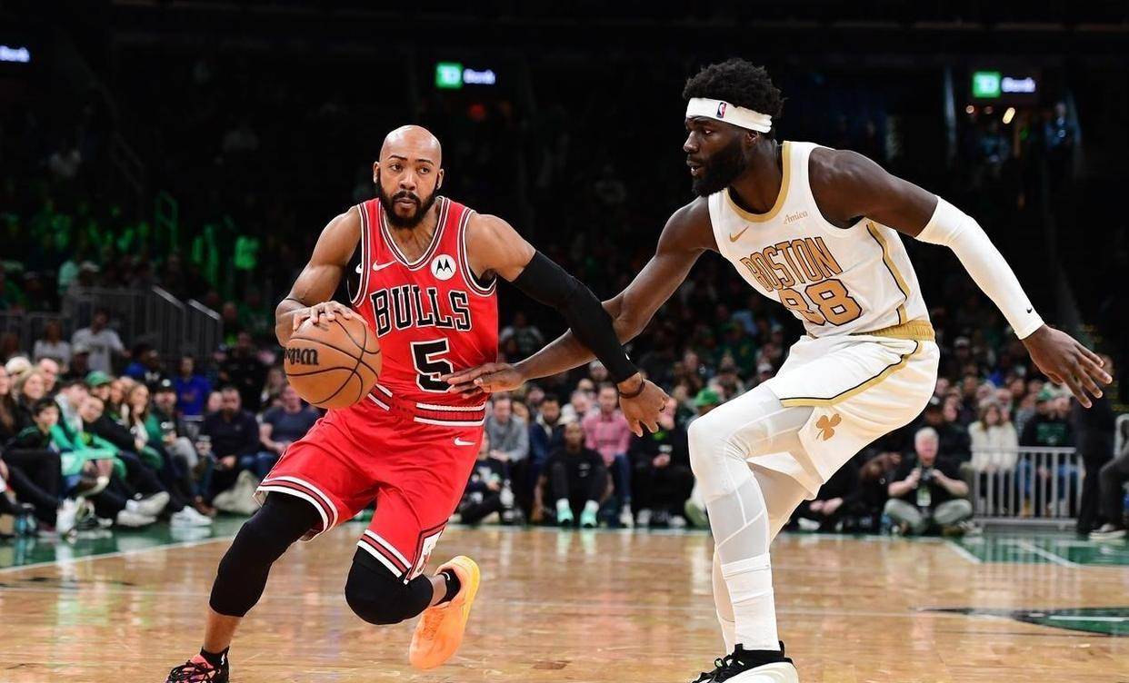 包含塔图姆连续十二场比赛得分超过败北，公牛挑战极限！的词条