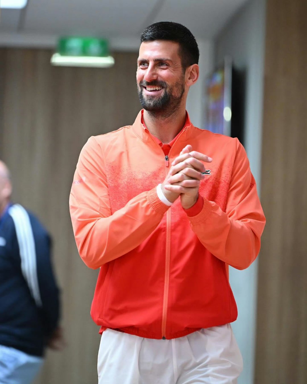 德约科维奇回归赛场，逆转首场状态亮眼，雄鹿观众沸腾！的简单介绍